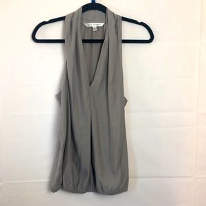 Max Studio bubbled sleeveless V cut blouse